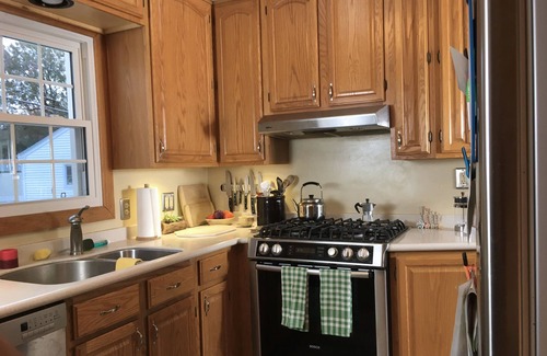South Bend House | Inviting 3BR Home with Hot Tub Near Notre Dame Campus