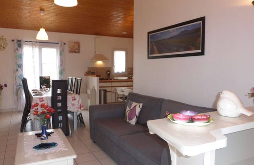 Givrand House | Relaxing Villa Givrand: 3 Bedrooms for Family Getaways
