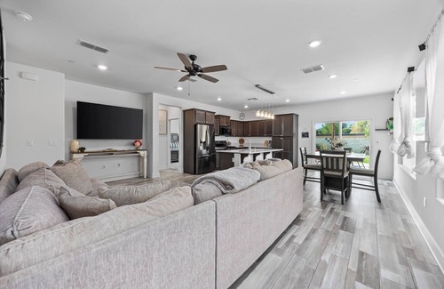 Greenacres House | Charming 3BR in Shafter with Backyard & Garage