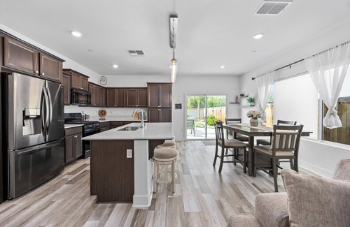 Greenacres House | Charming 3BR in Shafter with Backyard & Garage