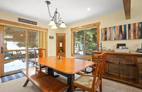 Breckenridge House | Cozy 3BR Retreat with Hot Tub Near Town and Skiing