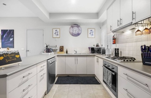 Ballarat House | Idyllic Retreat Near Lake Wendouree - Guest Rated 9.8