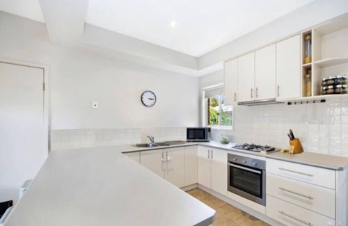 Ballarat House | Idyllic Retreat Near Lake Wendouree - Guest Rated 9.8