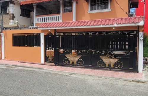 Santo Domingo Este House | Charming 4-bedroom house with AC and WiFi in Santo Domingo Este