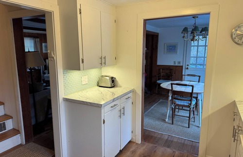 Quonochontaug House | Charming 4 bd cape in Quonnie's Ctrl Bch- short walk to a stunning private beach