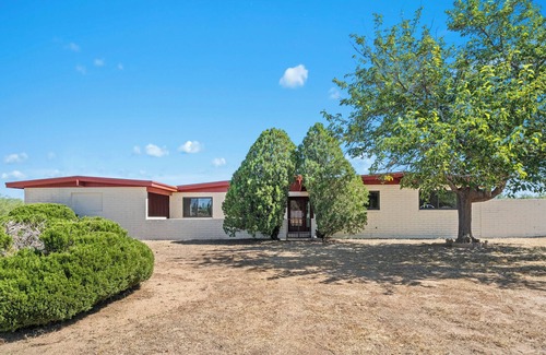 Sierra Vista House | Charming 4 bed/2 bath lovely house in central Location w/much Privacy and Space