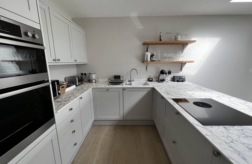 Winchester House | Welcoming 4-Bed House in Winchester with Free Parking