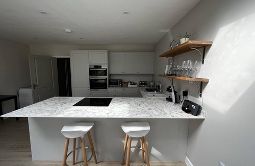 Winchester House | Welcoming 4-Bed House in Winchester with Free Parking