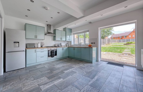 Seisdon House | Relaxing 4 Bedroom Birmingham Home with Spa and Hot Tub