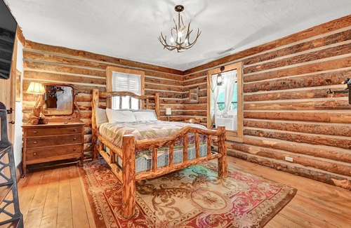 Huntsville Bed & Breakfast | Charming 4-bedroom B&B with WiFi and AC in Huntsville