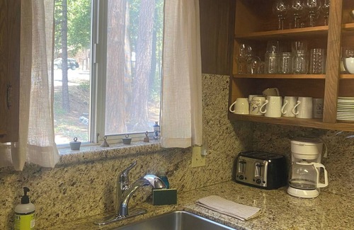 Long Barn Cabin | Charming 4-bedroom cabin with WiFi, AC, 5 miles from Pinecrest Lake/Dodge Ridge