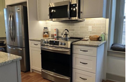 Martindale House | Historic FarmHaus Getaway on Scenic Byway - 10/10 Rating!