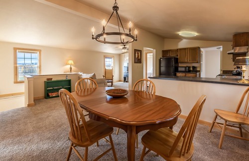 Cody House | Stunning 4-Bedroom Guest House with Breathtaking Views