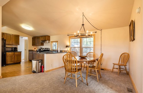 Cody House | Stunning 4-Bedroom Guest House with Breathtaking Views