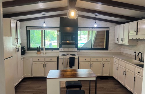 Eau Claire House | Charming 4-bedroom house with WiFi in Eau Claire near Water Street and Campus.