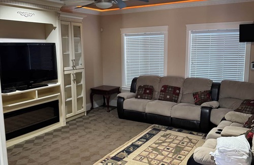 Newton House | Charming 4-bedroom house with WiFi and AC in Surrey