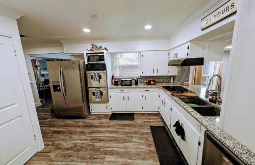 Cedar Crest House | Charming 4-bedroom house with AC, WiFi in fabulous Dallas, Tx