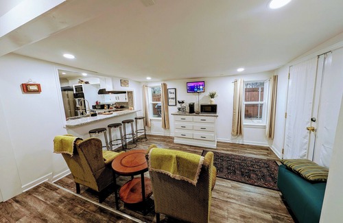 Cedar Crest House | Charming 4-bedroom house with AC, WiFi in fabulous Dallas, Tx