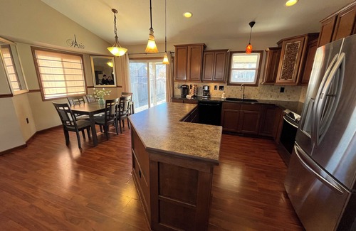 Kechi House | Charming 4-bedroom house with AC, WiFi. 10 mins to WSU