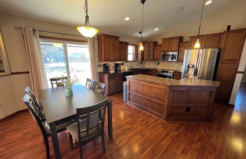 Kechi House | Charming 4-bedroom house with AC, WiFi. 10 mins to WSU