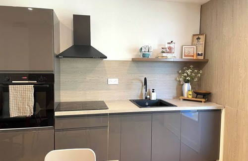 Bruz House | Charming 4-bedroom house with garden, close to shops and bus stop