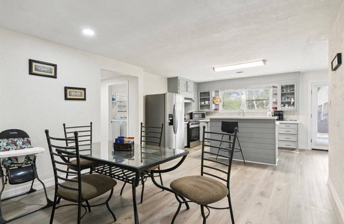 Nederland House | Charming 4-Bedroom Retreat with Pool & Modern Amenities