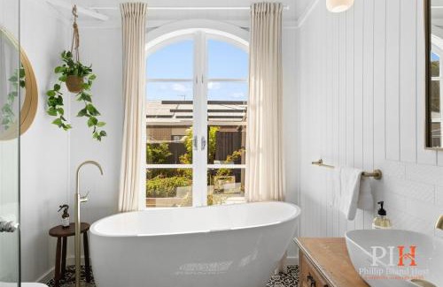 Newhaven House | Inviting 4 BR Cottage Retreat Perfect for Families