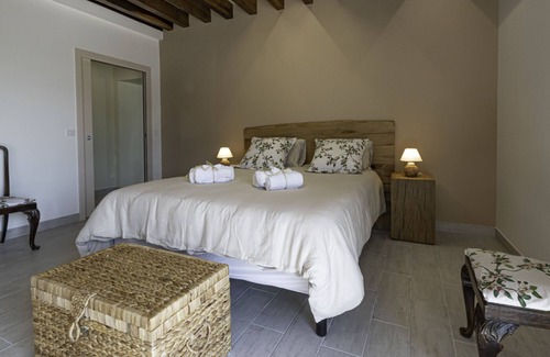Chatillon-sur-Morin Cabin | Tranquil Gite in Champagne with Private Spa and Countryside Views