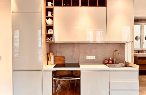 Quartier du Gros-Caillou Apartment | Elegant 4-Room Flat near Eiffel Tower - Family Friendly
