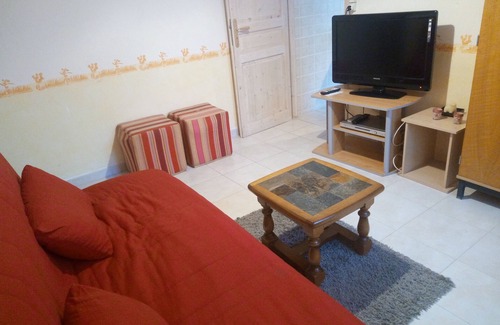 Enveitg House | Cozy Mountain Retreat with Kitchen Amenities Await You