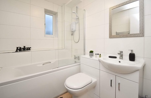 Knowle Sands House | Guest Rated 10/10: Family-Friendly Home at Silicon Court