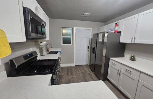 Austin House | Inviting 4BR Retreat Near Downtown & Family-Friendly Fun