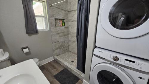 Austin House | Inviting 4BR Retreat Near Downtown & Family-Friendly Fun