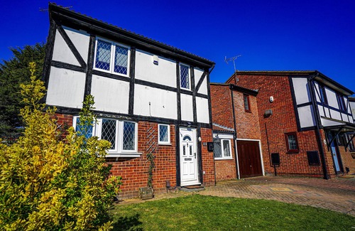 Tea Green House | Spacious 4BR Retreat Ideal for Large Groups & Families
