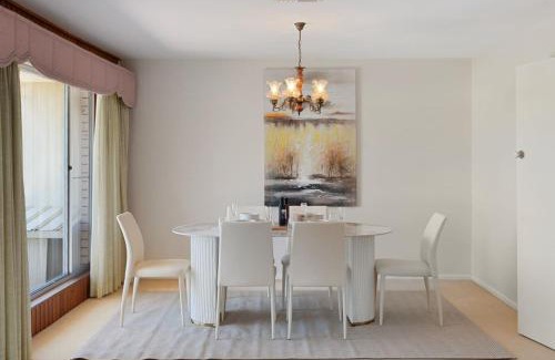 Robertson House | Charming 4BR House w Pool and Parking near Sunnybank