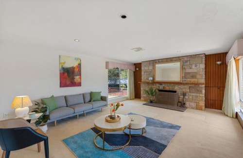 Robertson House | Charming 4BR House w Pool and Parking near Sunnybank
