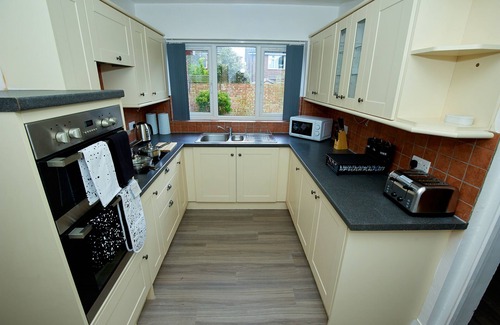 St. Mary's House | Welcoming 5-Bedroom House with Family-Friendly Amenities