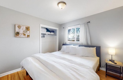 Virginia Village House | Spacious 5 King House - Perfect for Pets and Families!
