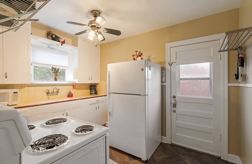 Dripping Springs House | Charming 50s Cottage