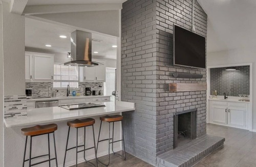 Plano House | Elegant 5BR Art Deco Home with Large Backyard & Amenities
