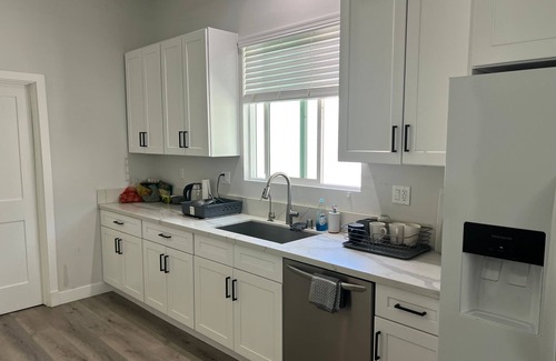 Valley Glen House | Charming 6-bedroom house with AC and WiFi in nice Los Angeles