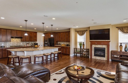 Parker House | Ideal 6-BR Home with Open Space & Park for Gatherings