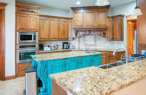 Pottawatomie County House | Family-Friendly 6BR Ranch with Pool & Hot Tub in Skelly