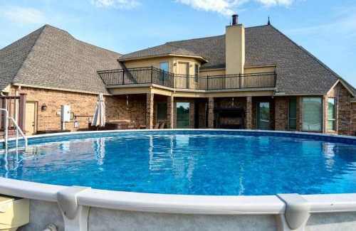 Pottawatomie County House | Family-Friendly 6BR Ranch with Pool & Hot Tub in Skelly