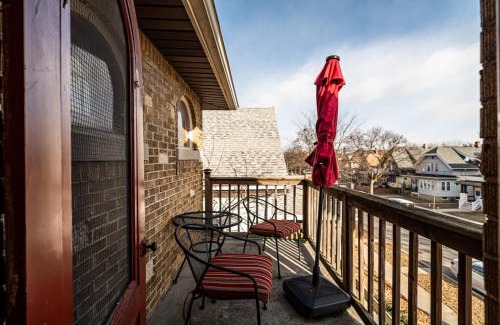 Milwaukee House | Charming 6BR Home in Milwaukees Historic District