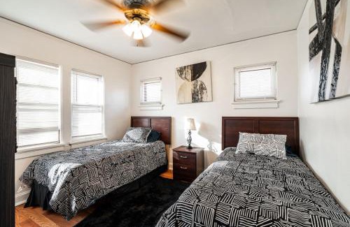 Milwaukee House | Charming 6BR Home in Milwaukees Historic District