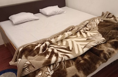 Gorakhpur Hotel | Charming 7-bedroom hotel with WiFi, AC in welcoming Gorakhpur