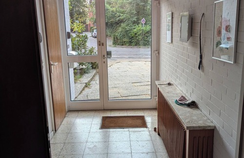 Heide House | Inviting 70s House with a Large Garden & Family-Friendly Amenities