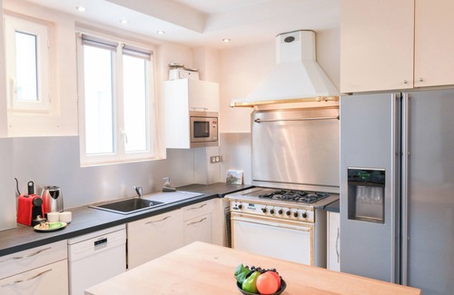 Gare Apartment | Elegant 90m² Retreat near François Mitterrand Library