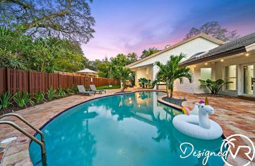 Emerald Hills House | Modern 9BR Home with Heated Pool & Family-Friendly Fun